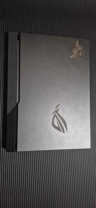 Laptop ASUS ROG Strix G513IE