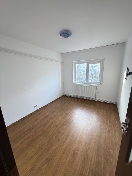 inchiriem apartament 3 camere et2  Ireg