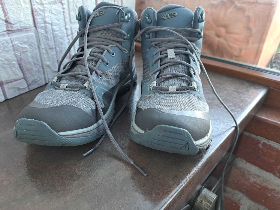 мъжки зимни обувки,боти,туристически,ном40,KEEN