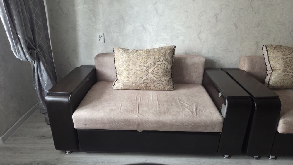 Продам удобный диван с 3 подушками