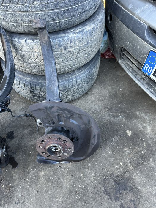 Fuzeta butuc stanga fata Mercedes ML W164 ML320 ML280 3.0 V6