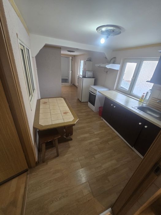 Camere de închiriat la curte