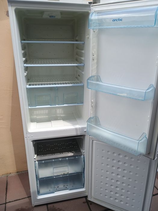 Frigider cu congelator arctic tip combină frigorifică