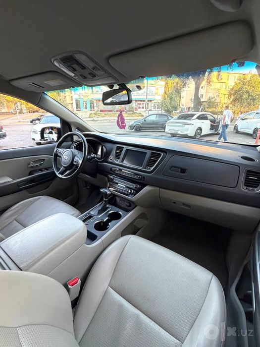 kia carnival srochno sotiladi