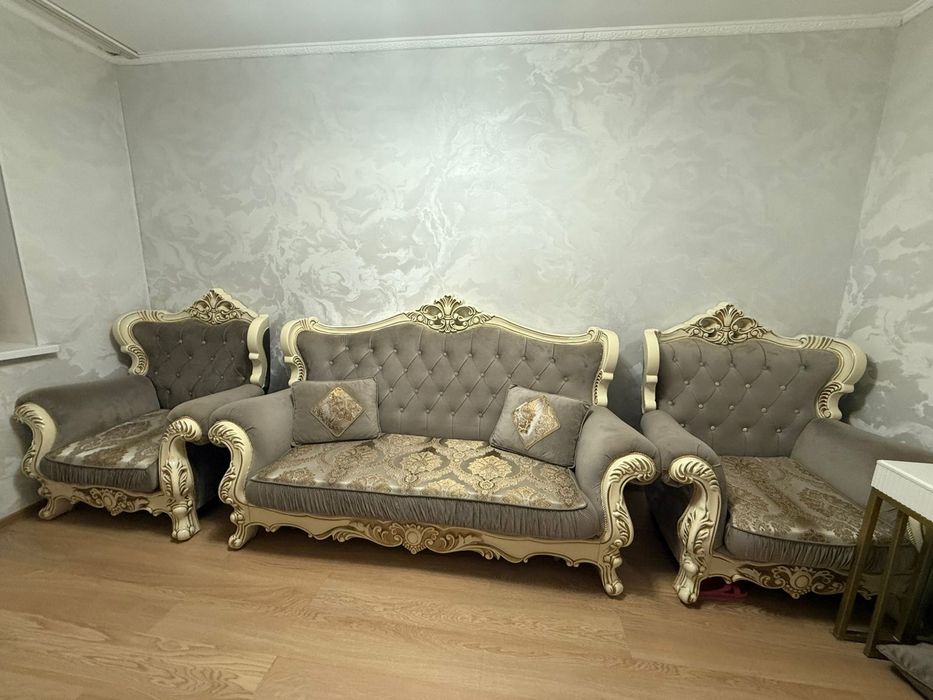 Продам диван с креслами