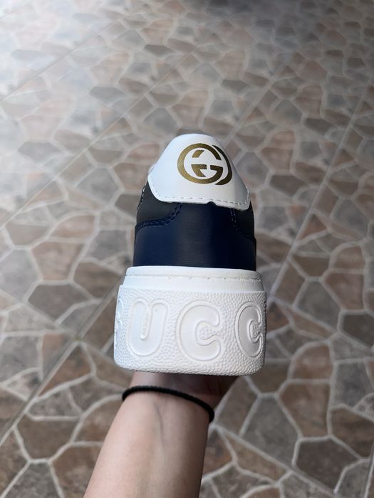 Vând sneakers Gucci unisex