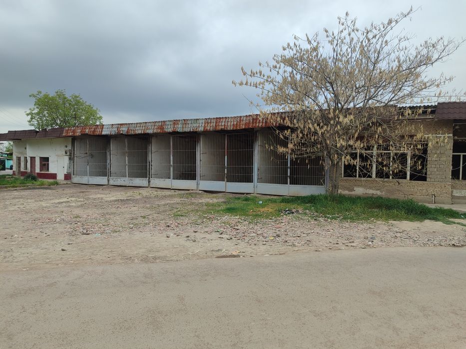 Noturar bino sotiladi