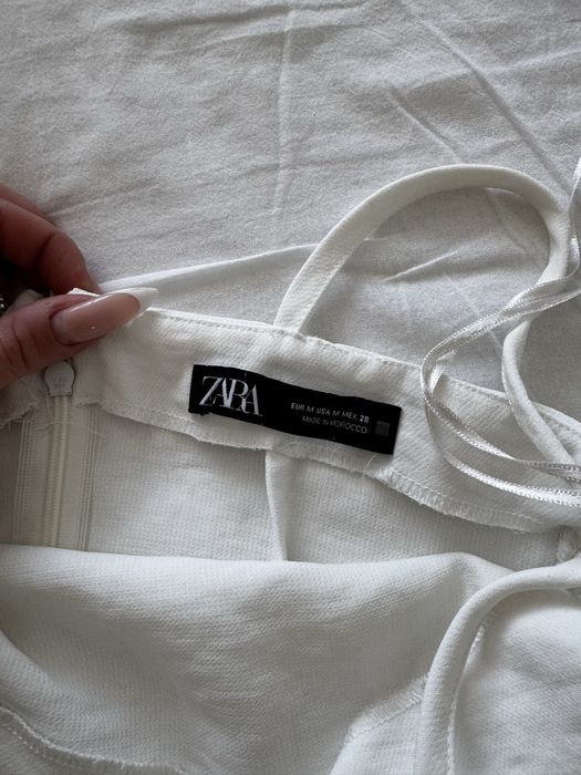 Елегантна бяла рокля Zara