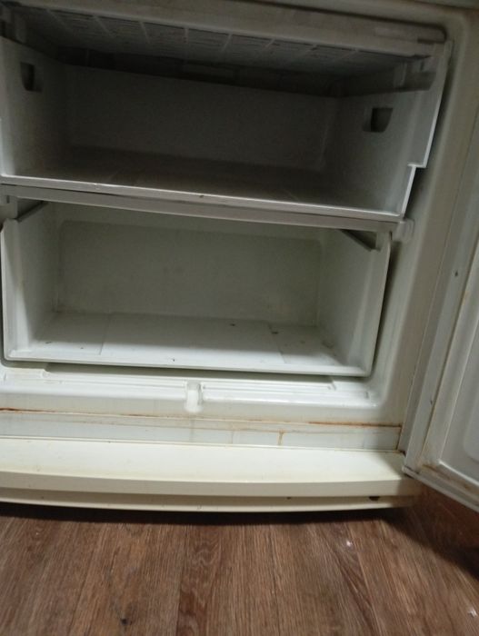 Холодильник сломанный