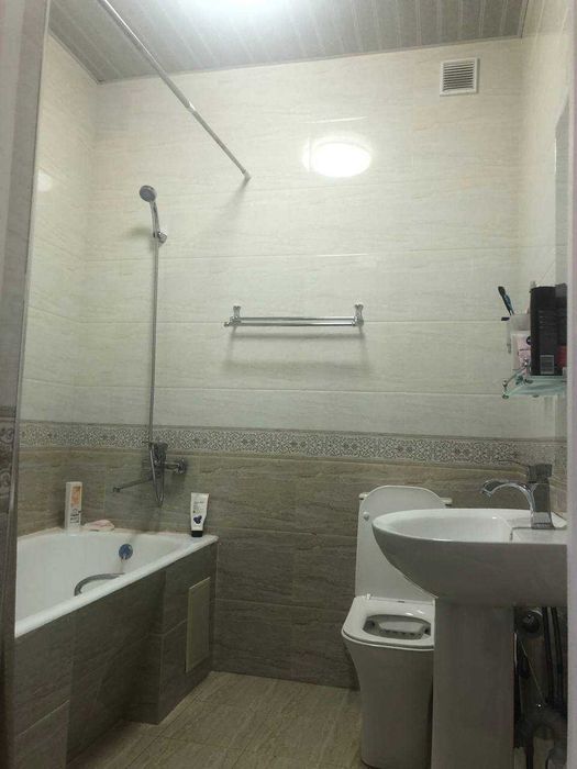 Назарбек, Харакат 2-сотих 5-хонали уй