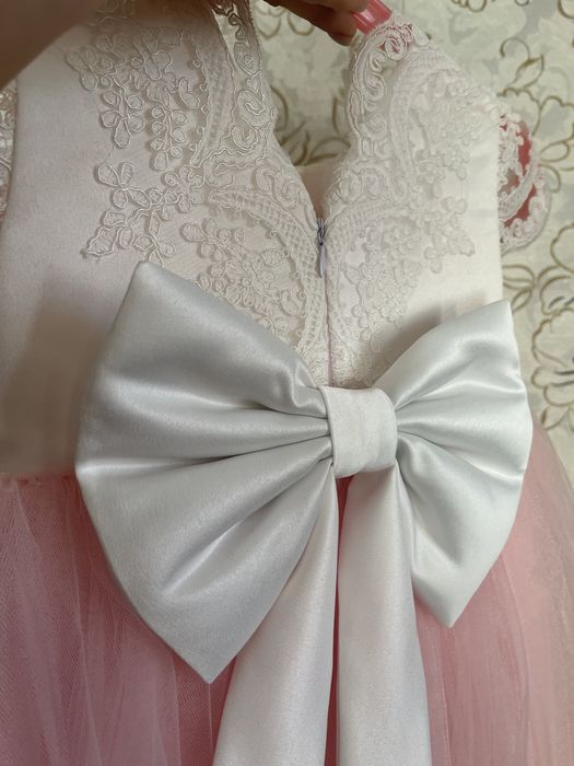 Продам платье на годик до 2-3 лет