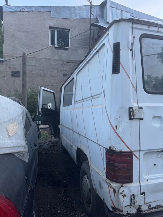 Продаю Бус Меседес MB 100