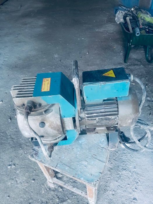 Продам компрессор в хорошем состоянии.