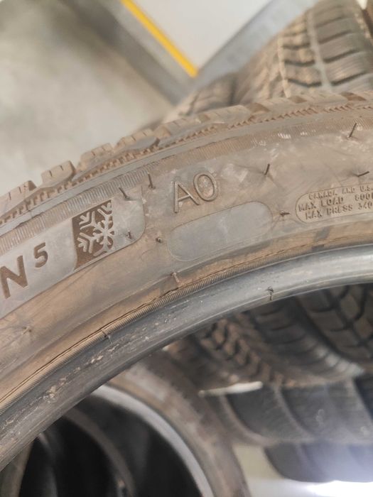 4бр.зимни гуми 235/45/20 Michelin