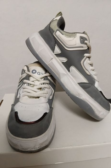 Кроссовки размер 42.