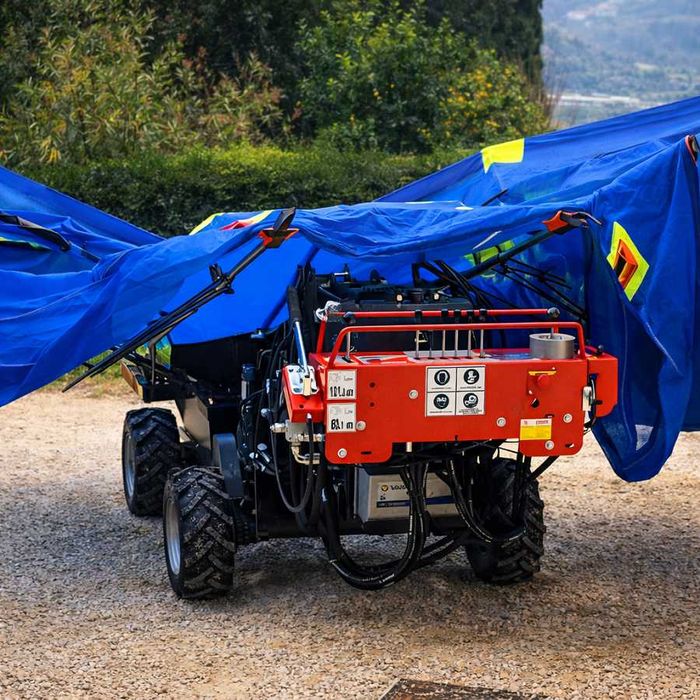 Utilaj autopropulsat 4x4 cu umbrelă colectoare recoltat alune nuci migdale