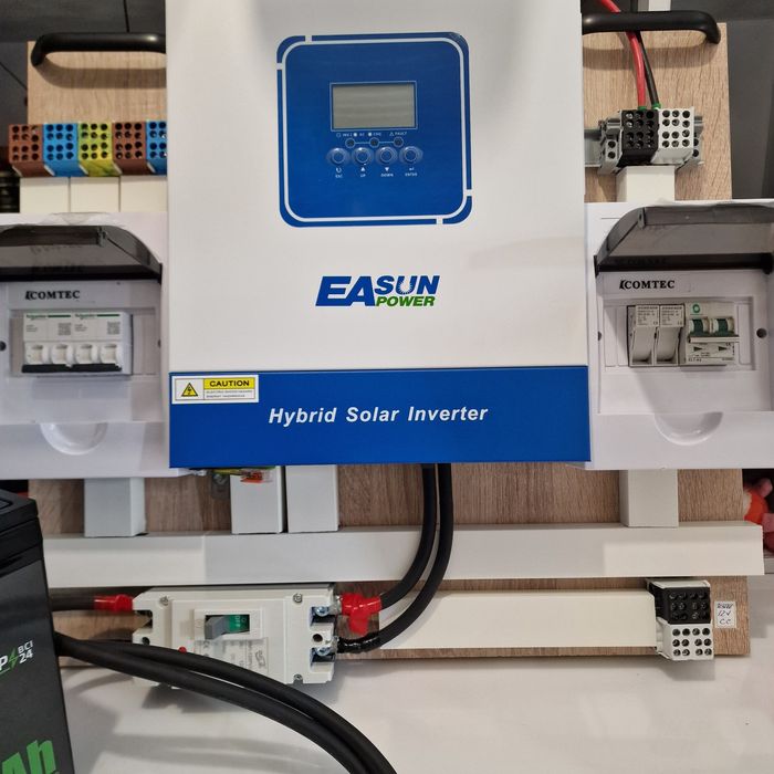 Sistem solar fotovoltaic  la cheie  portabil pentru rulote autorulote campevan cort camping casă
