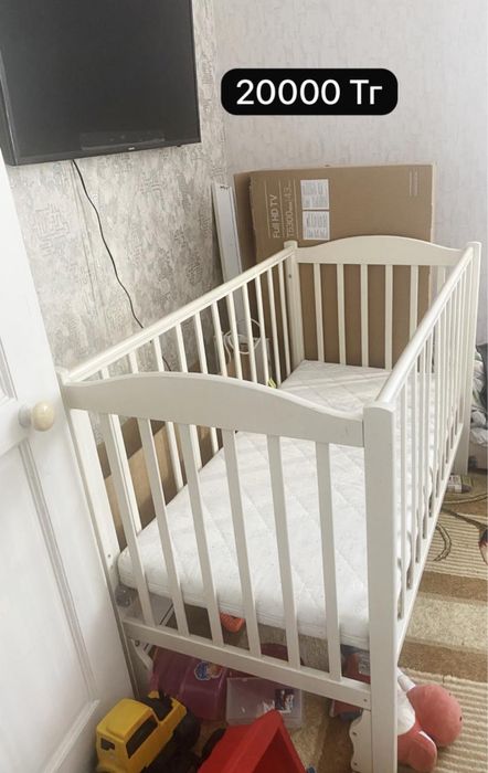 Кровать детская деревянная