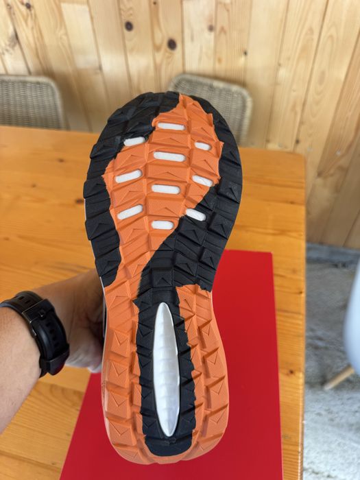 Adidasi NEW BALANCE marimea 45.Noi!