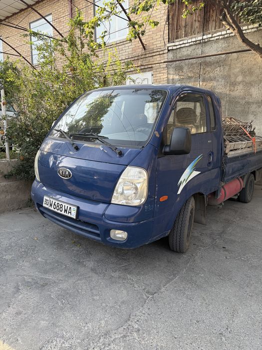 Kia bongo sotiladi