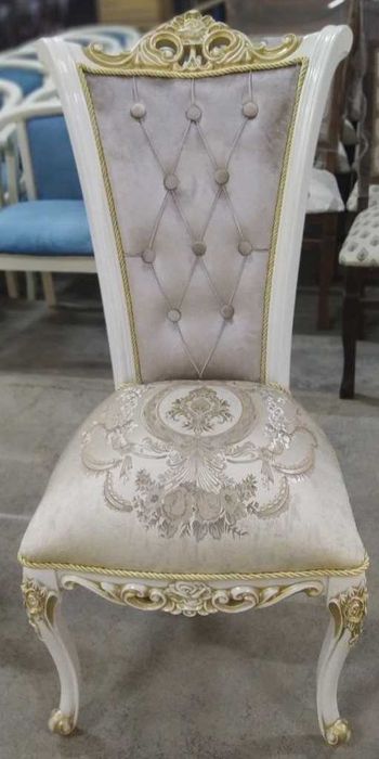 12 kishilik stol-stul sotiladi, baquvvat ishlangan