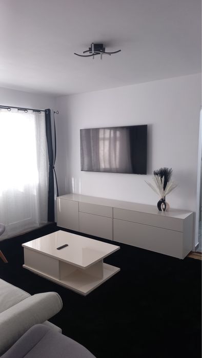 Apartament 2 camere, balcon la etajul 1 de inchiriat
