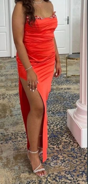 Vand rochie facuta pe  coamnda