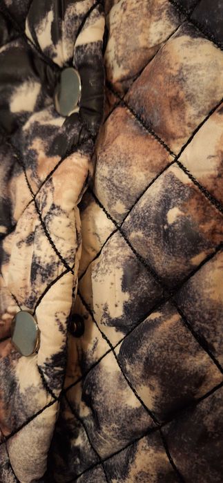 Дамско яке в тъмно синьо и бяло