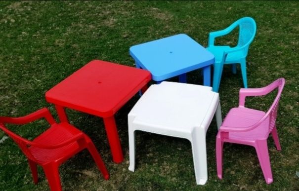 Bolalar uchun komplekt stol stulchalar plastik.
