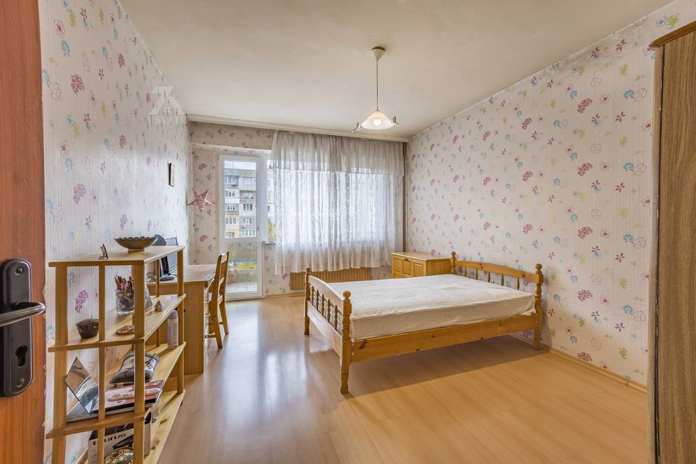 Продава се 3- стаен, южен апартамент в ж. к. Изток- гр. Перник