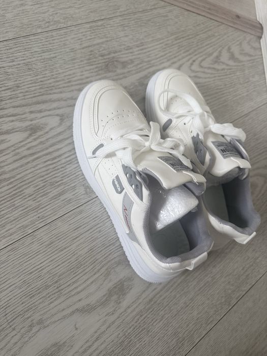 Кроссовки 40-41 размер