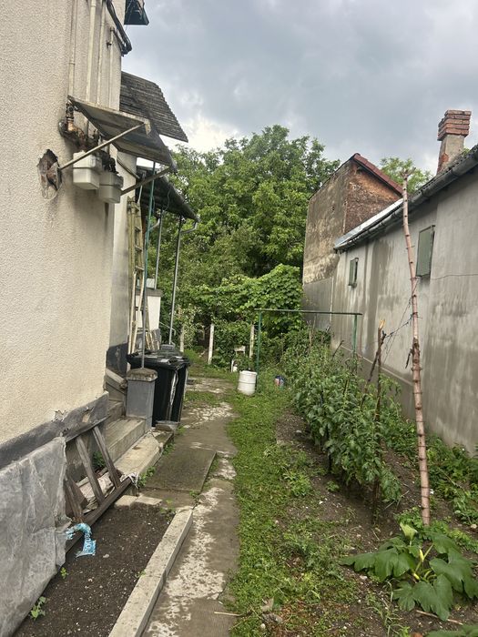 Casa in centru cu gradina in zona centrala