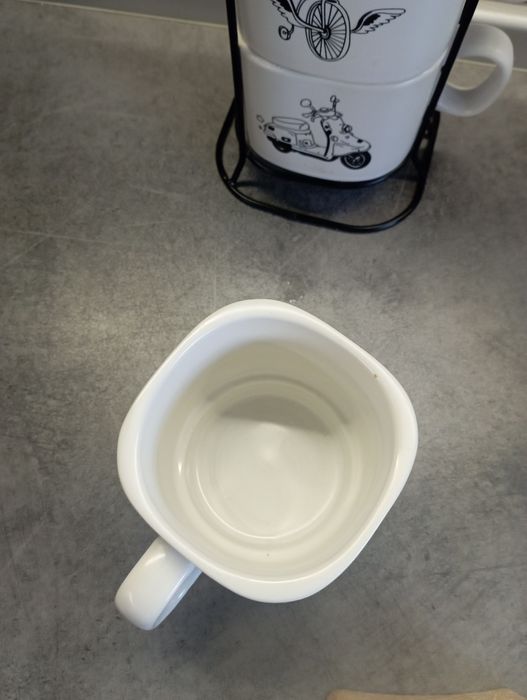 Чаши за кафе със стойка