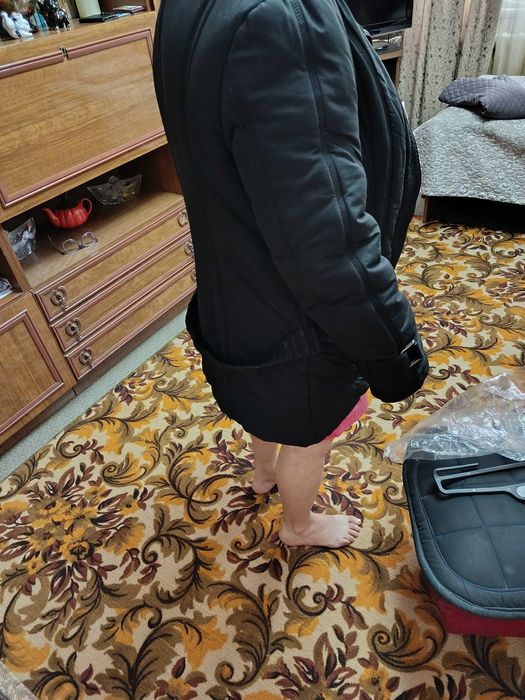 Продаются    две   женские   куртки  толстая   и  тонкая  куртки