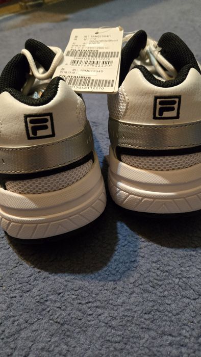 Продам новые кроссовки