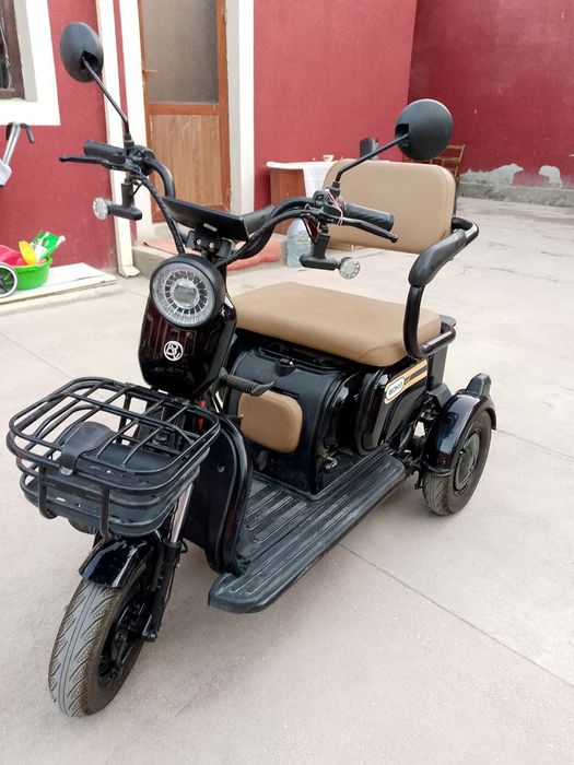 Uch g'ildirakli skuter sotiladi