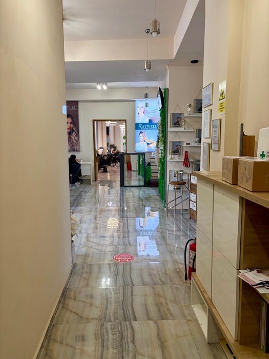 Se oferă spre vânzare spațiu comercial situat în zona ICIL, într-o intersecție foarte circulată, cu vizibilitate excelentă și acces fac