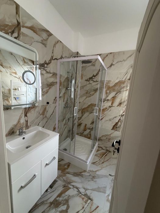 Inchiriez apartament  cu parcare subterana