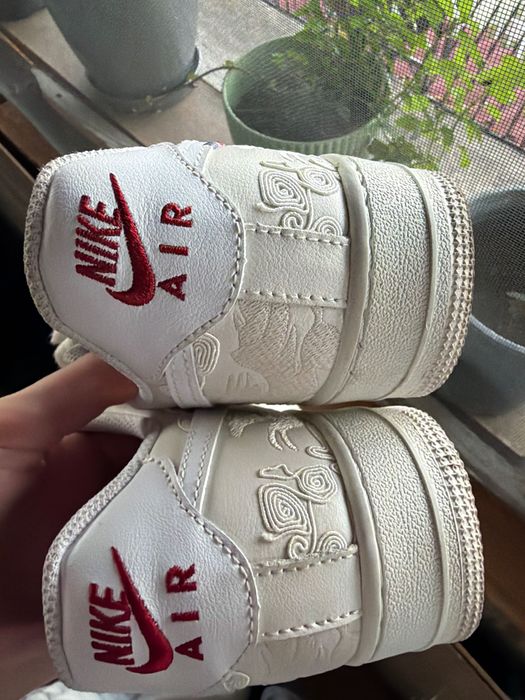 Nike Air Force 1, размер 39, цвят екрю, специално издание „Годината на дракона“
