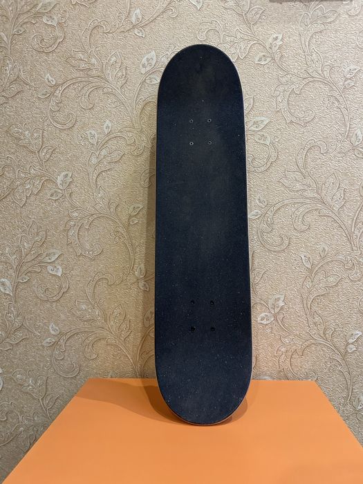 Продам скейтборд , б/у , 30 000( новый стоит 45000)