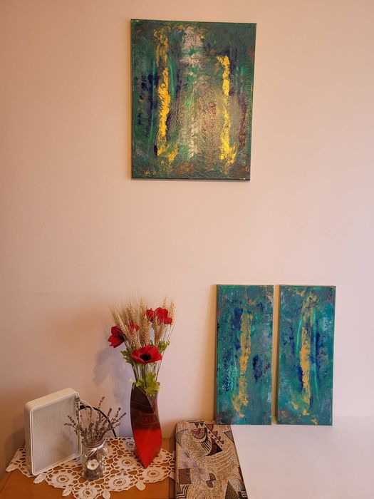 Pictura acrilica triptica și abstracta, intitulata " Triplex aureus et viridis", cu dimensiunile totale de 80 x 50 cm, in stare noua