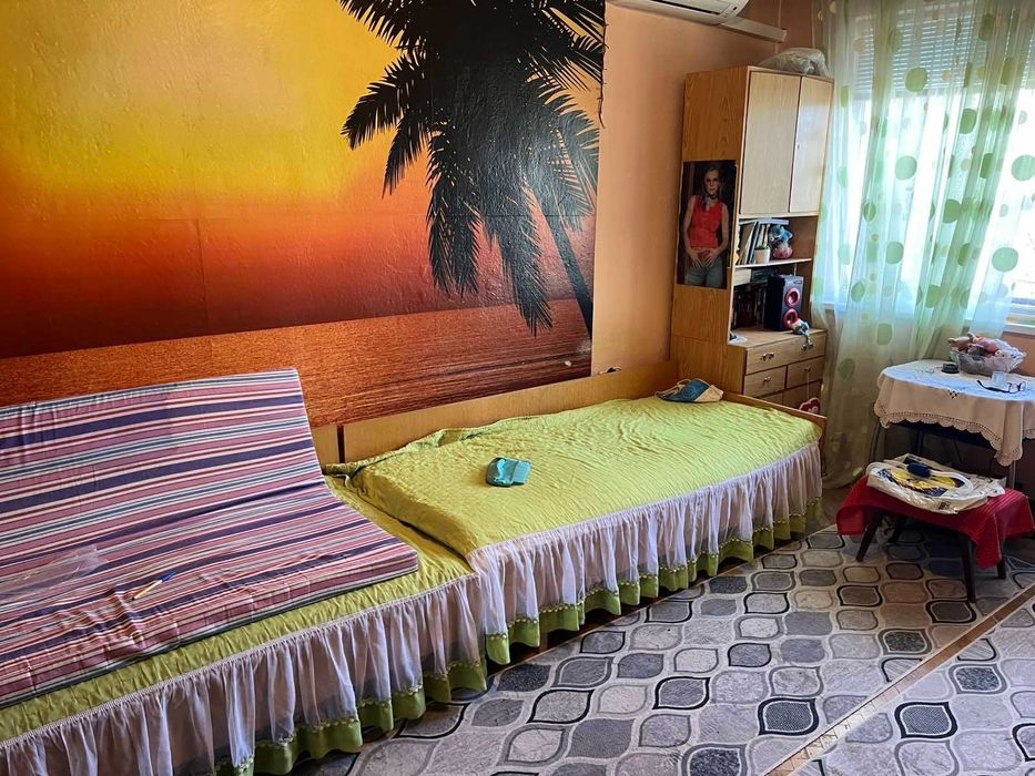 Двустаен апартамент за продажба до у-ще „Св. Св. Кирил и Методий“, гр. Казанлък