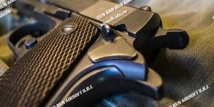 Pistol Airsoft (De Putere Mare 4.5J) Co2 Cu Aer Comprimat - MODEL NOU