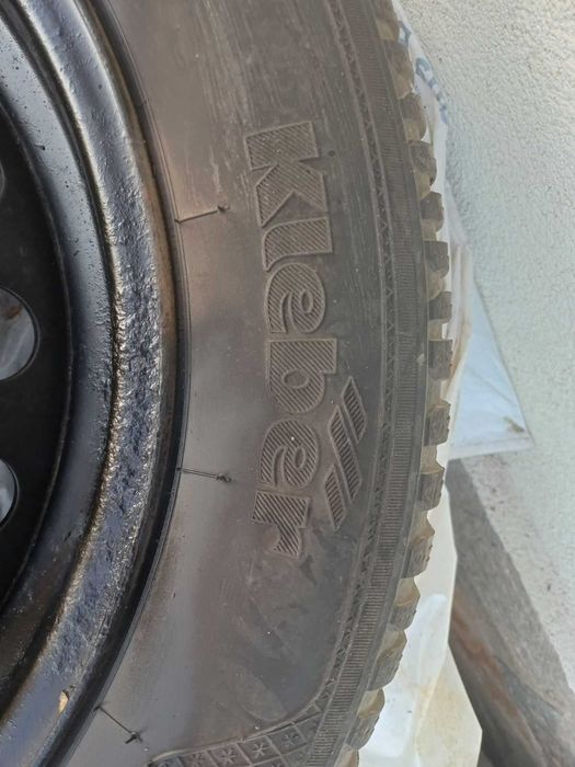4 бр. джанти с зимни гуми за японски автомобил-от НИСАН са свалени