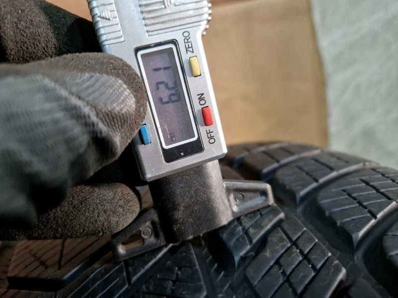 4 Pirelli R21 305/35
зимни гуми DOT3121