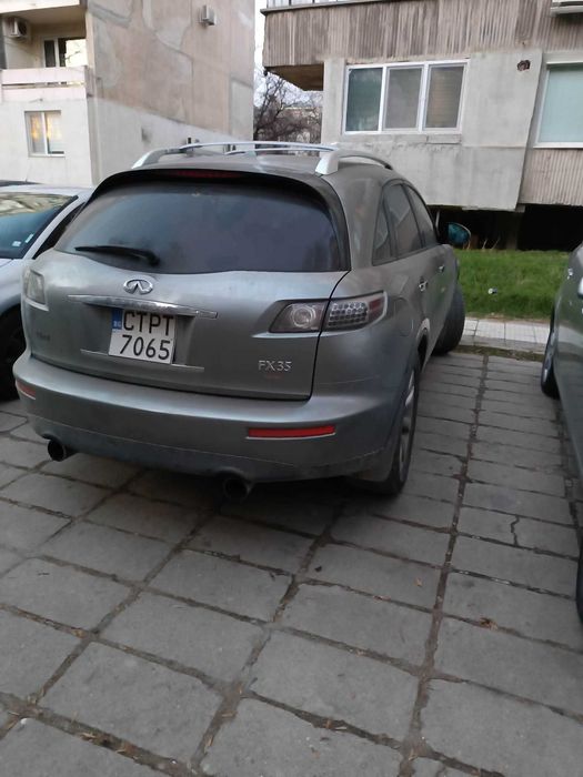 Продавам автомобил Infinity FX35