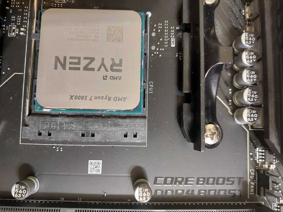 AMD Ryzen 7 5800X + MSI MEG B550 UNIFY Wi-Fi