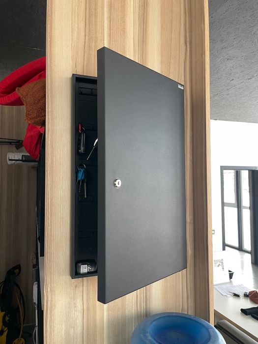 Продам ключница насттенный