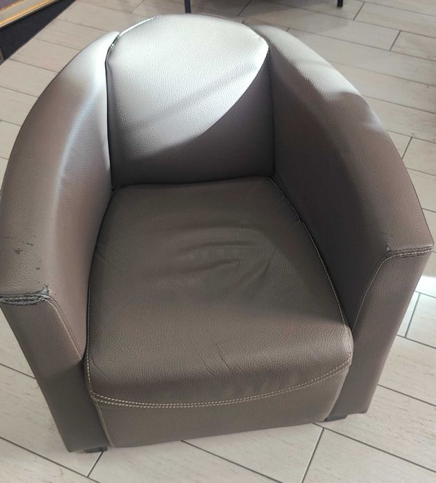 Кресло от изкуствена кожа