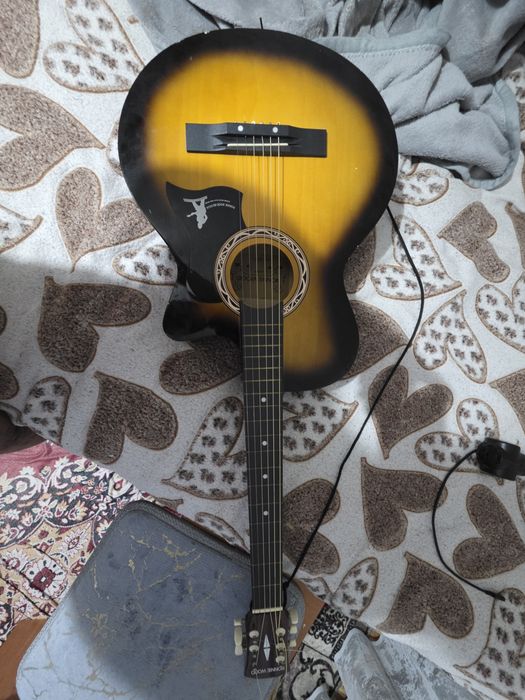 Гитара акустическая